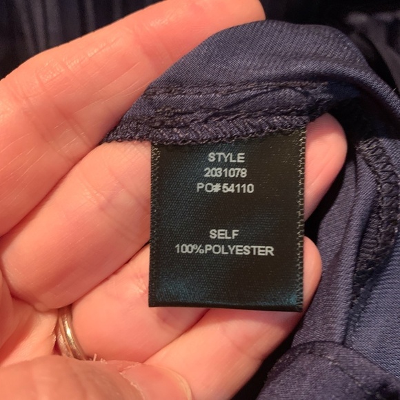 Current Air Sleeveless Pleated V-neck Blouse in Navy Small NWT - Picture 5 of 6